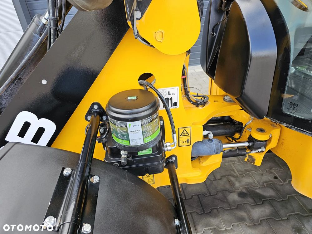 JCB 407 AGRI 2022r - 12