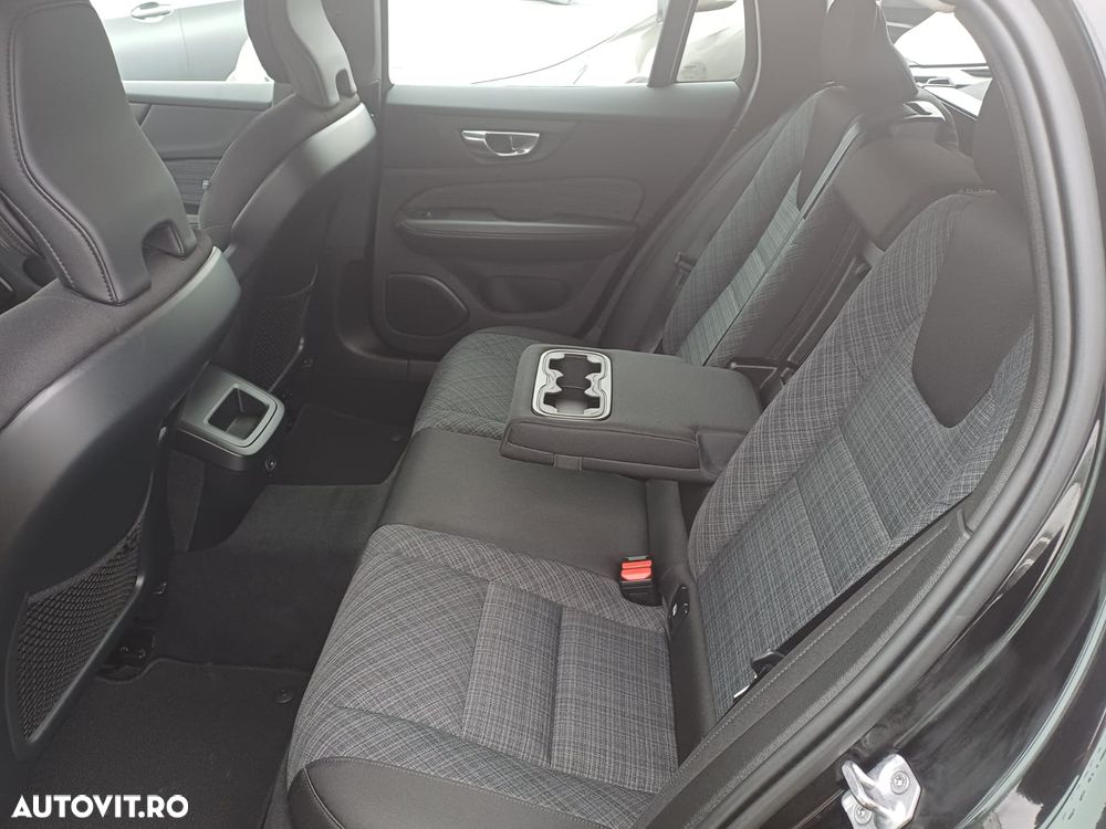 Volvo V60 B4 MHEV AT8 FWD Momentum Pro - 8