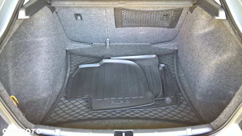 Skoda RAPID 1.2 Ambition Max - 38