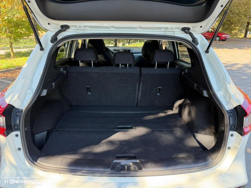Nissan Qashqai 1.3 DIG-T MHEV Premiere Edition - 19