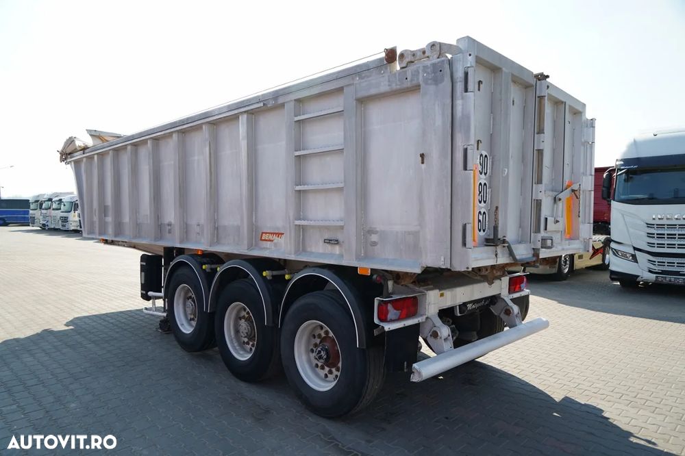 Benalu BENALU / 24 m3 / ALUMINIU / AXĂ RIDICATĂ / GREUTATE: 5.300 KG / PERDĂ ELECTRICĂ / JANTE DIN ALIAJ - 5