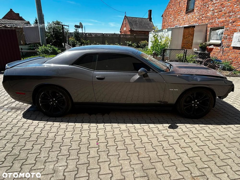Dodge Challenger - 8