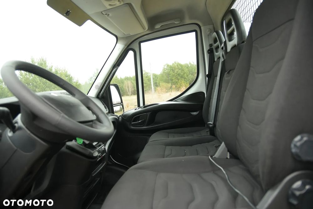 Iveco DAILY//70C17// 3.0 170 KM- podwójne tylne koła// WYWROTKA 3-stronna// Rozstaw osi 410 cm// SALON POLSKA//BEZWYPADKOWY// I WŁAŚCICIEL - 24