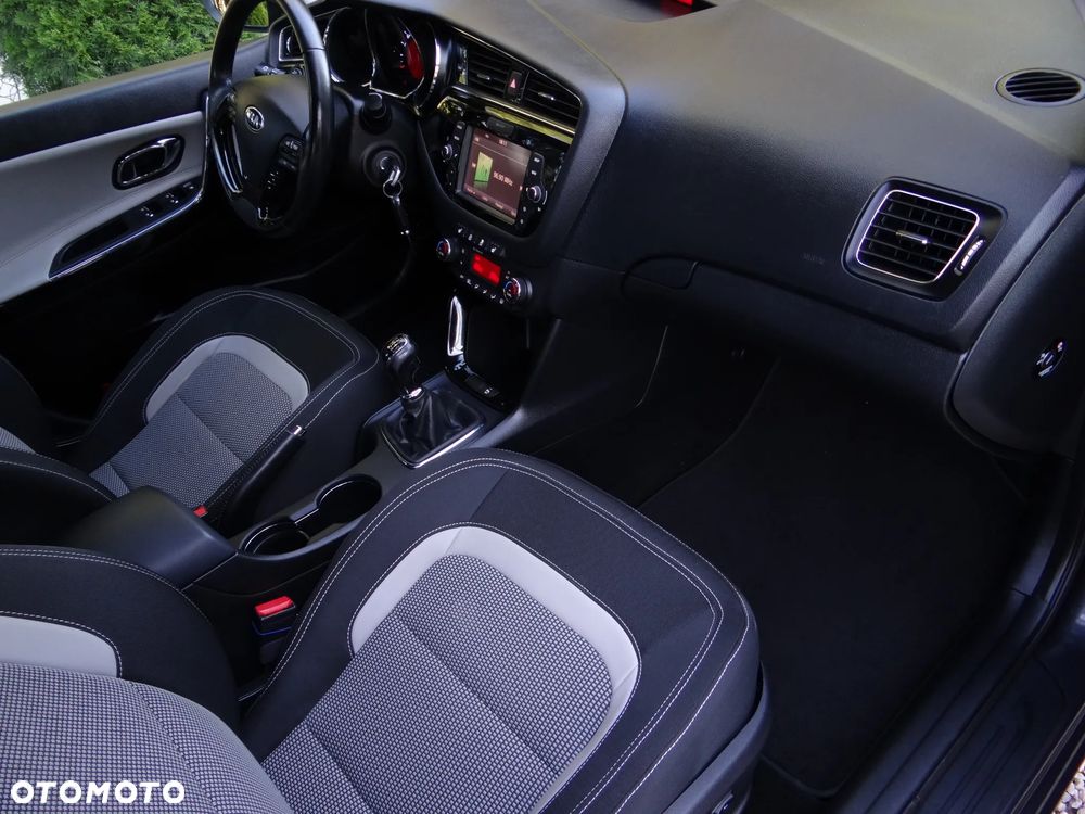 Kia Ceed 1.4 CVVT Dream-Team Edition - 23