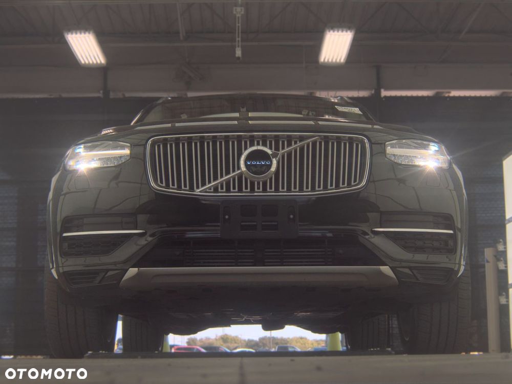 Volvo XC 90 - 22