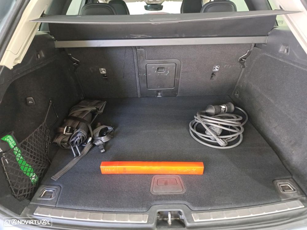 Volvo XC 60 2.0 T6 PHEV Plus Bright AWD - 11