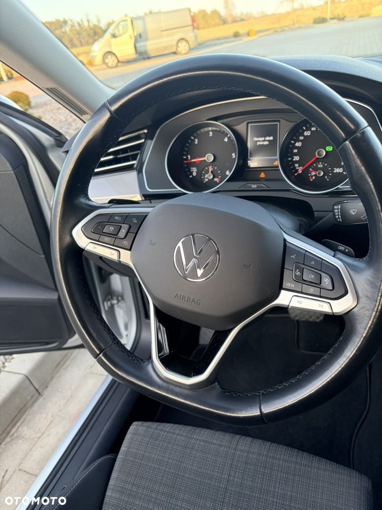 Volkswagen Passat - 9