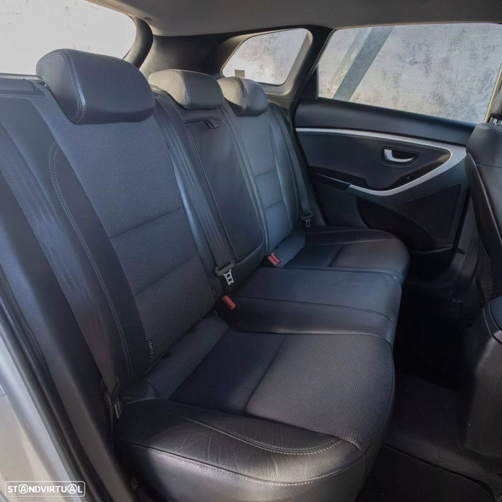 Hyundai i30 SW 1.6 CRDi Style J17 - 9