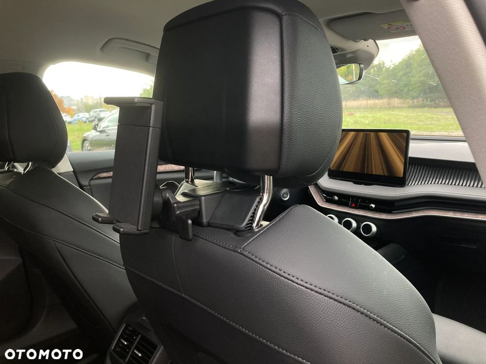 Skoda Superb 2.0 TDI SCR 4x4 L&K DSG - 9