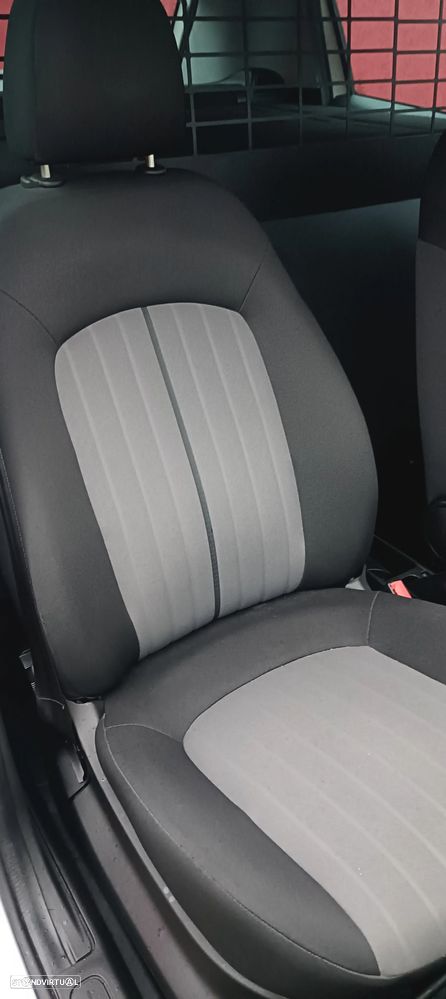 Fiat Punto 1.3 M-Jet Lounge S&S - 10