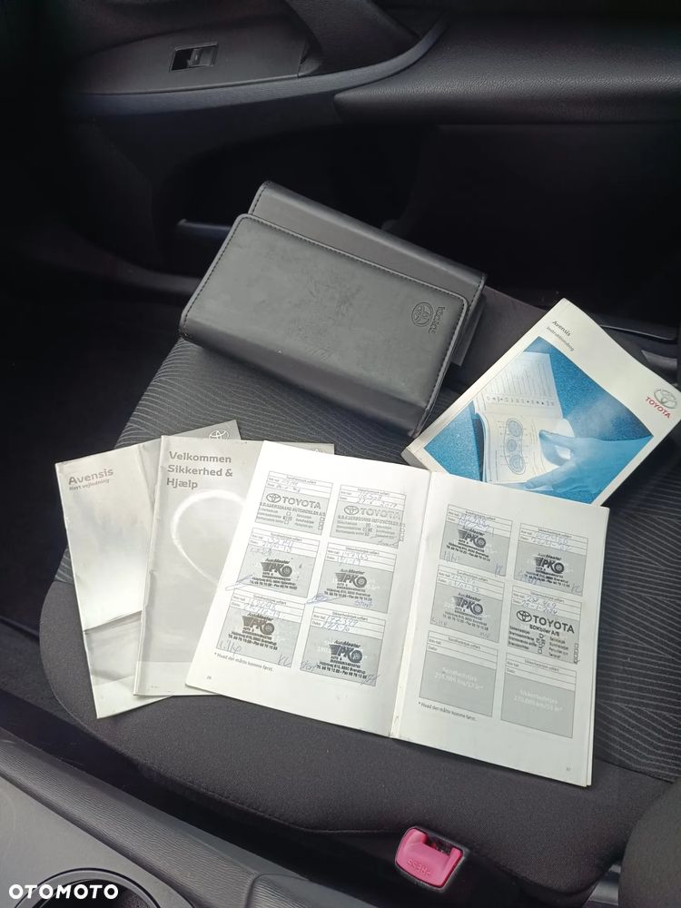 Toyota Avensis 1.6 Active - 18