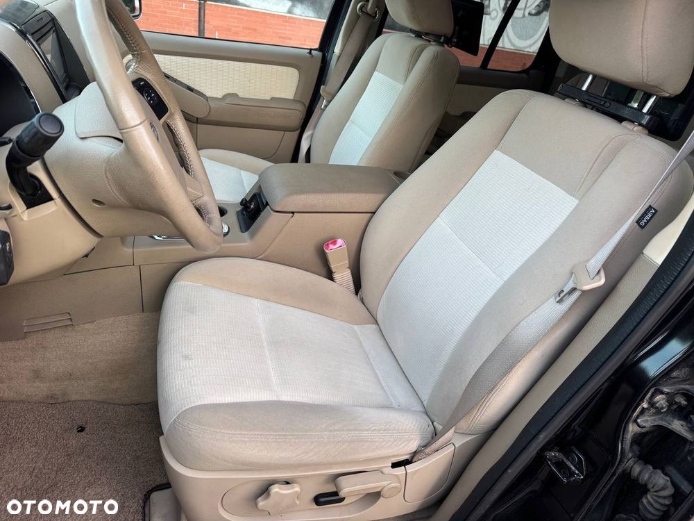 Ford Explorer 4.0 4WD - 10
