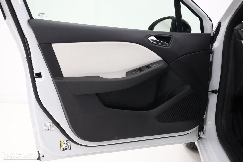 Renault Clio - 11