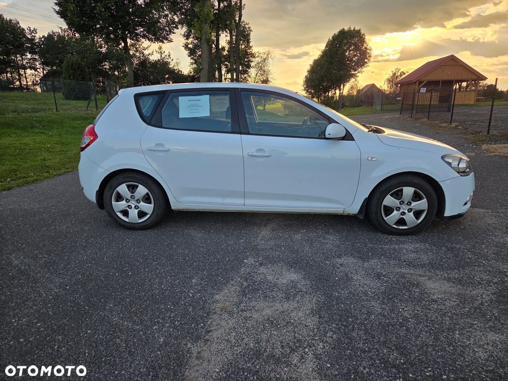 Kia Ceed 1.6 Crdi Comfort - 1