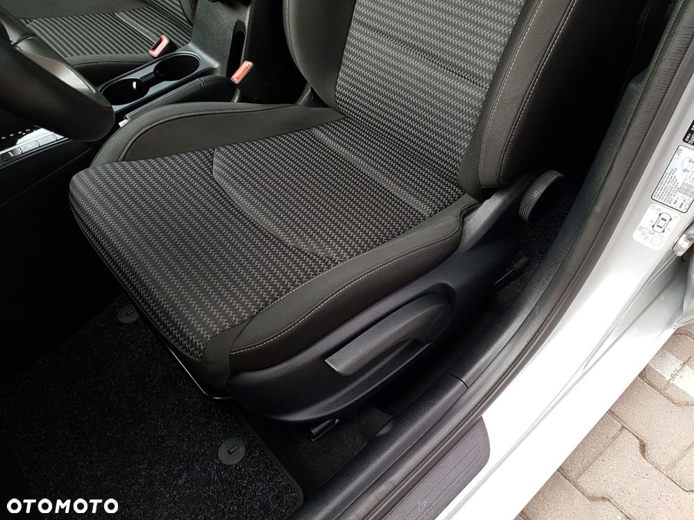 Kia Ceed - 12
