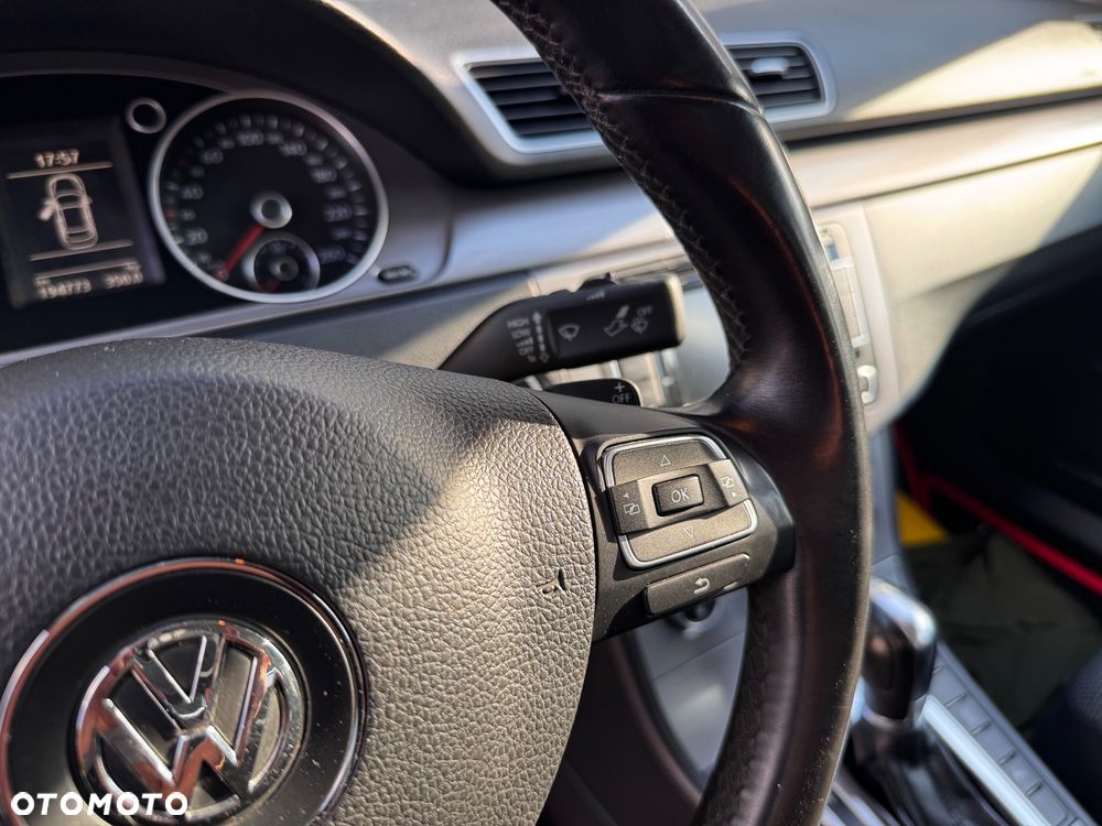 Volkswagen Passat 2.0 TDI Comfortline DSG - 24