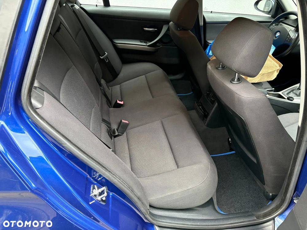 BMW Seria 3 320i - 16