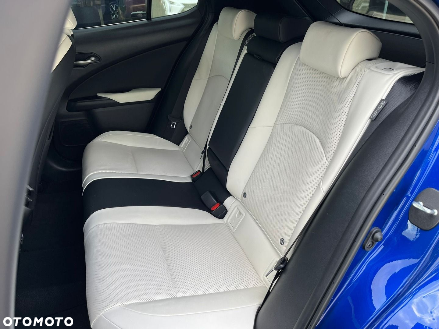 Lexus UX - 5
