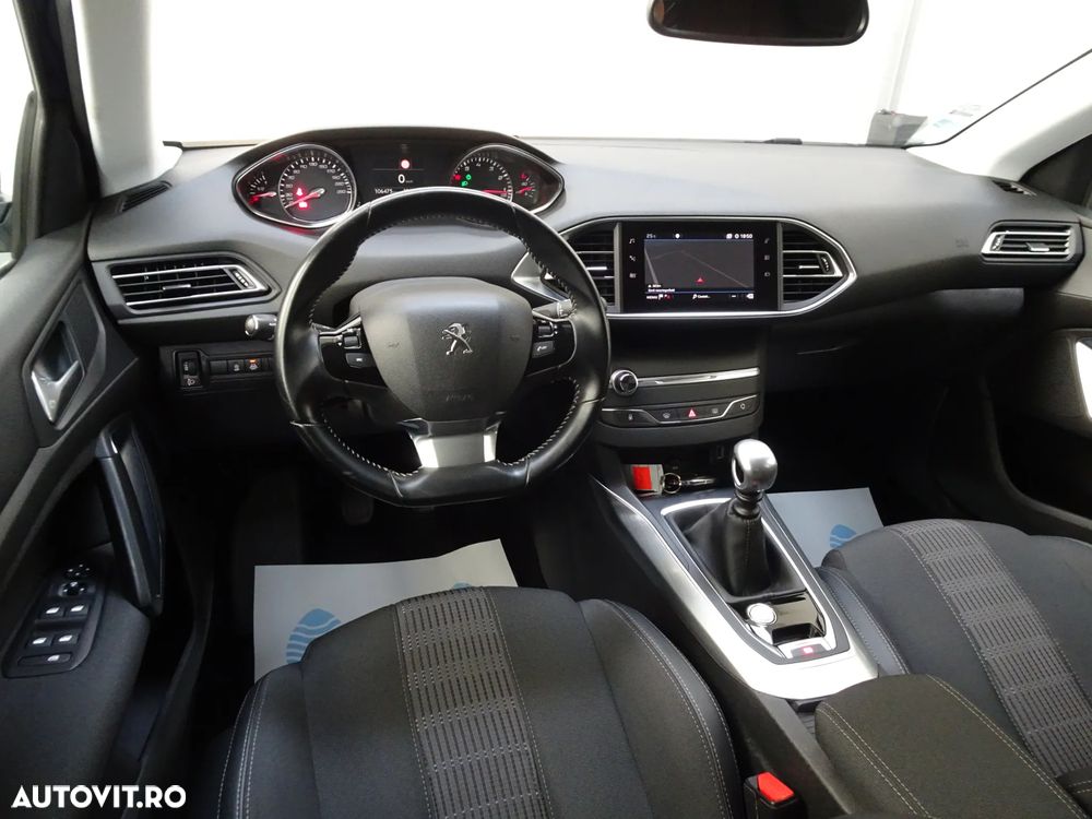Peugeot 308 1.2 L PureTech Turbo S&S Allure - 11