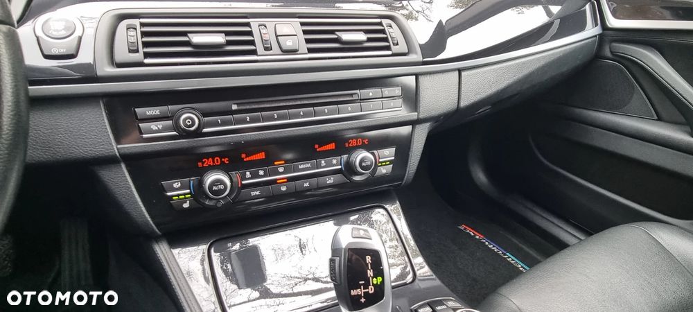 BMW Seria 5 525d xDrive Luxury Line - 11