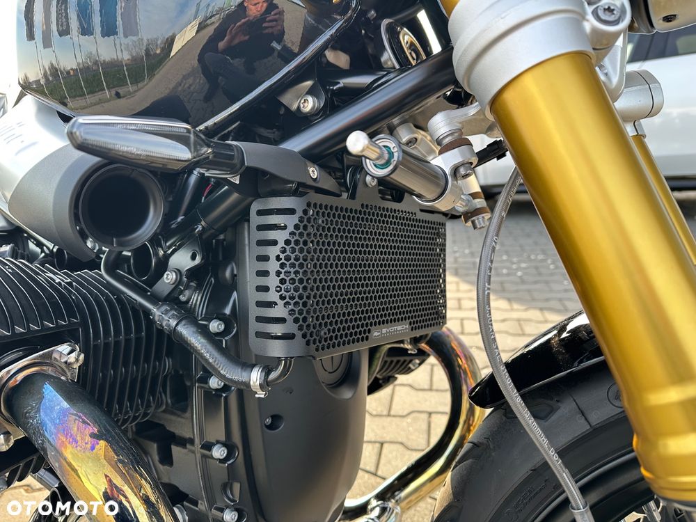 BMW R - 8