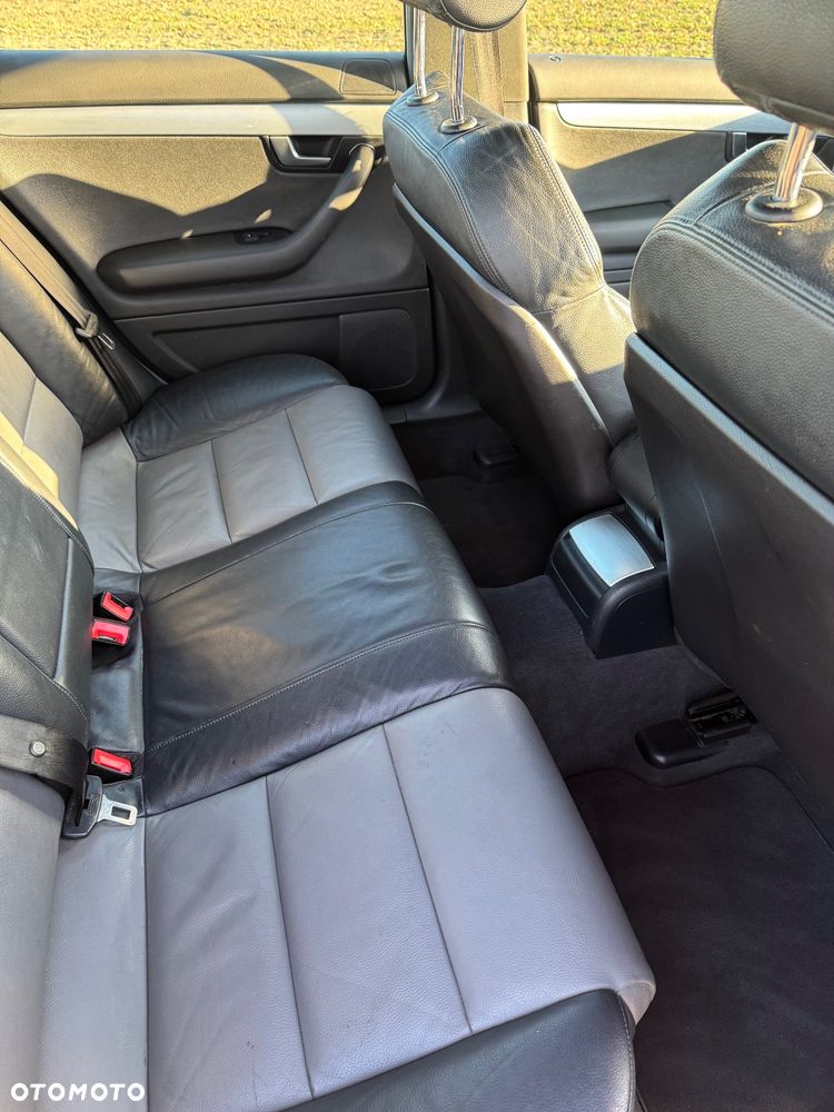 Audi A4 Limousine - 12