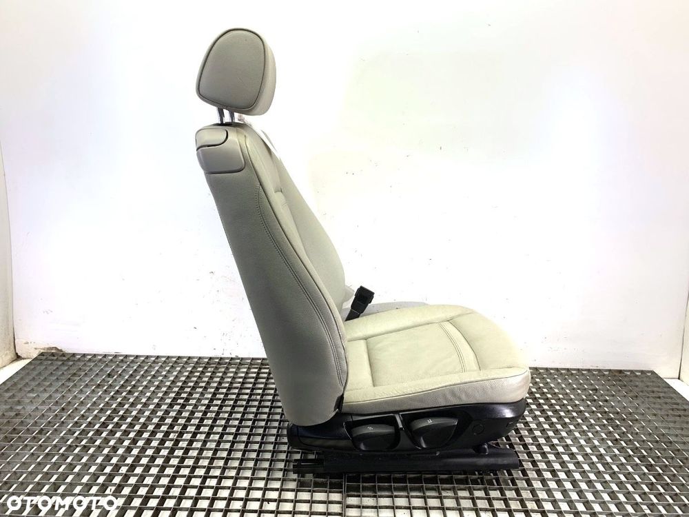 FOTEL PRAWY PRZÓD  BMW 3 coupe (E92) 2005 - 2013 320 i 125 kW [170 KM] benzyna 2007 - 2013 - 7