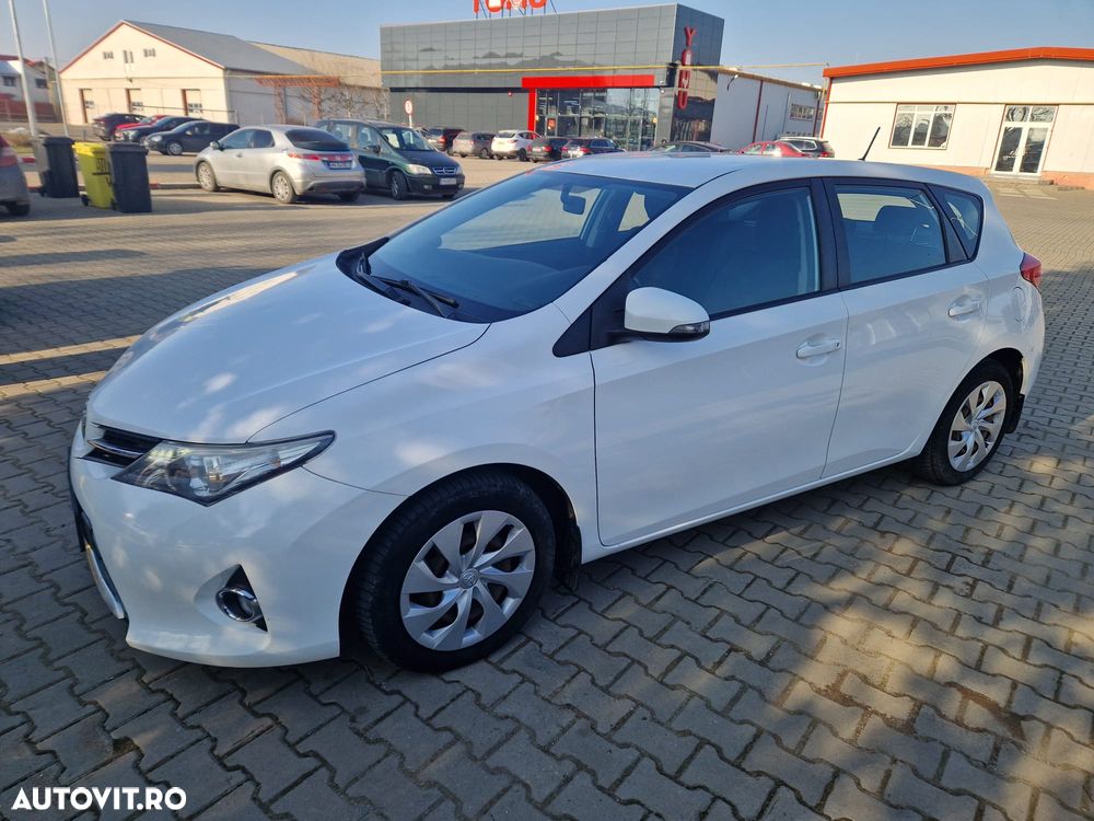 Toyota Auris 1.6 L Valvematic Luna - 1