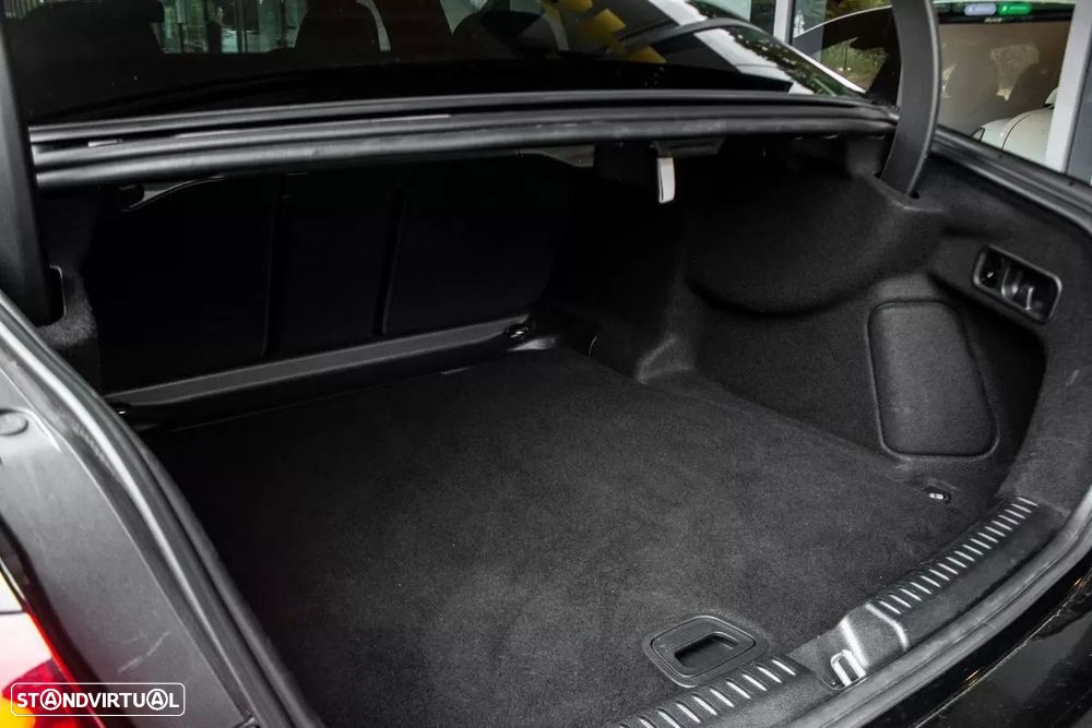 Mercedes-Benz E 220 d AMG Line - 32