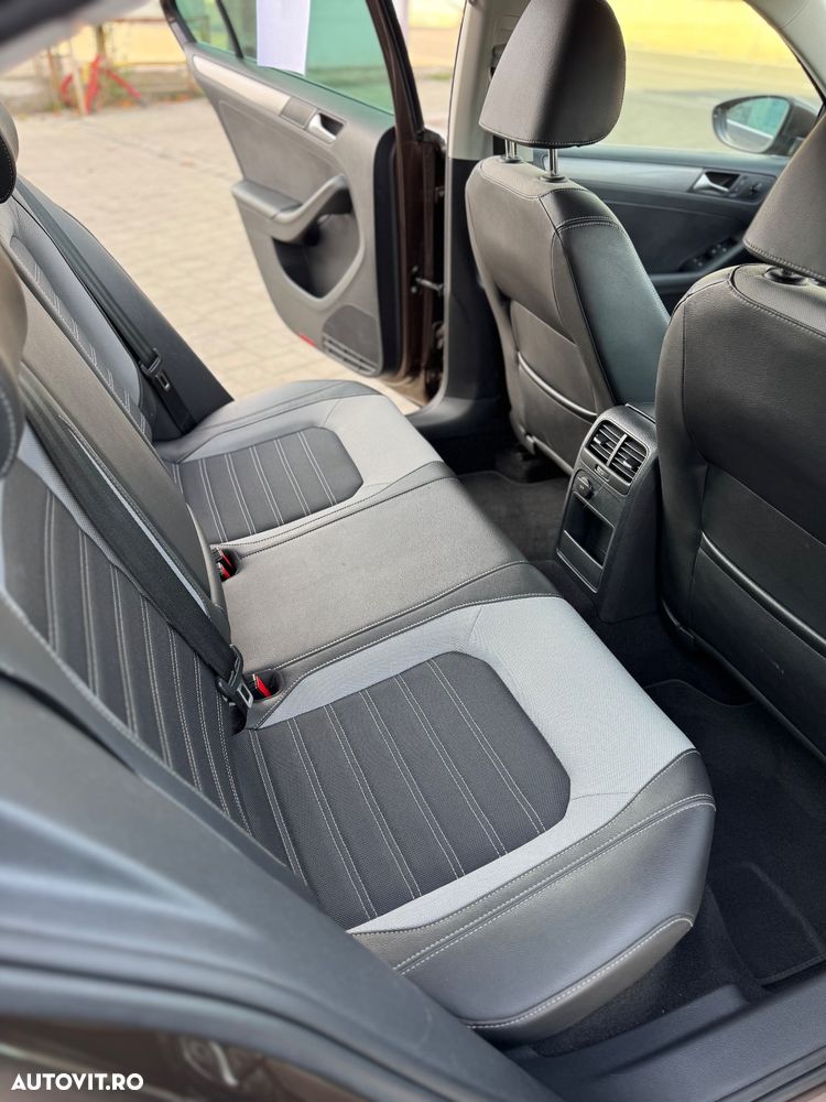 Volkswagen Jetta 1.4 TSI Highline - 28