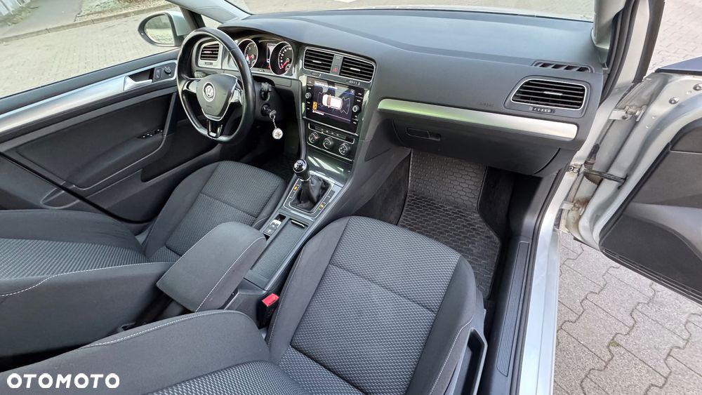 Volkswagen Golf - 15