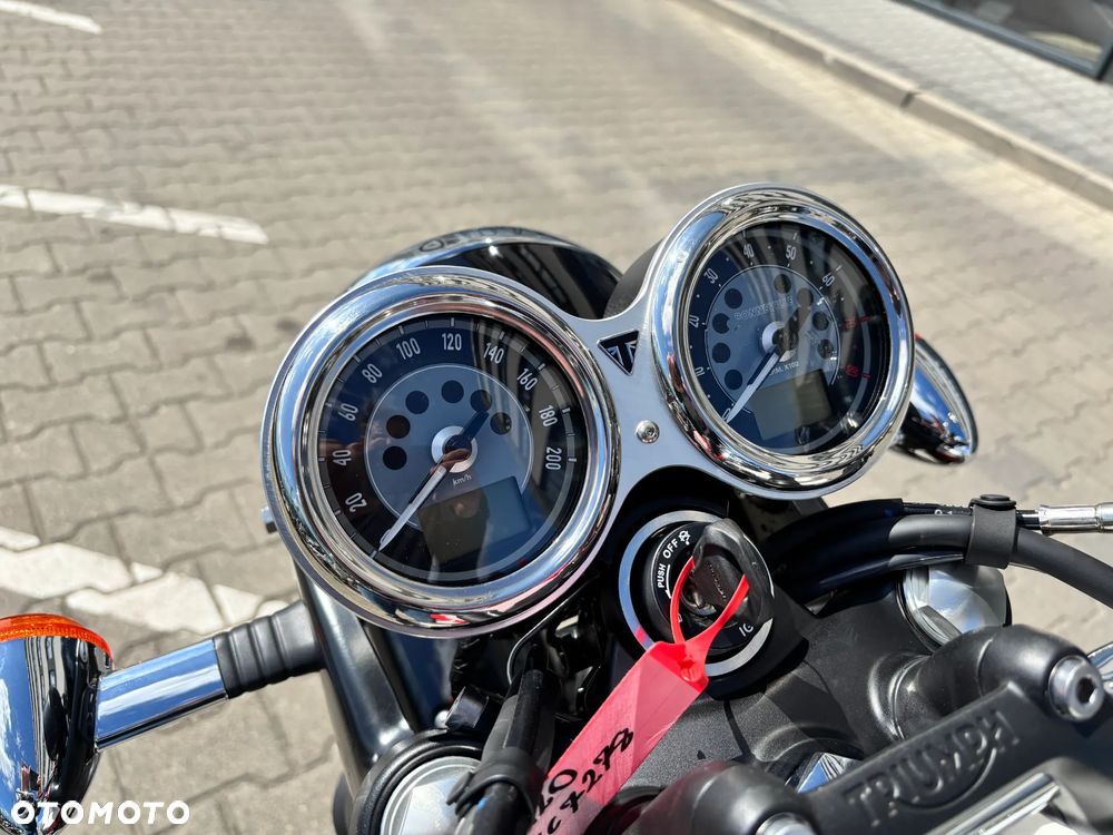 Triumph Bonneville - 11