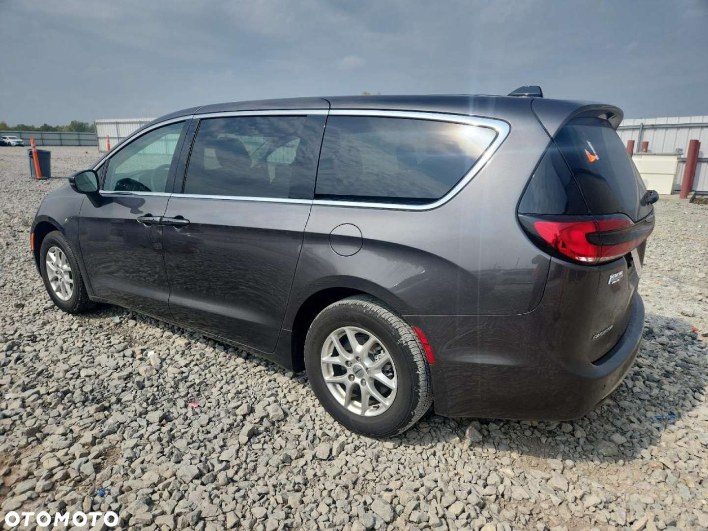 Chrysler Pacifica - 2