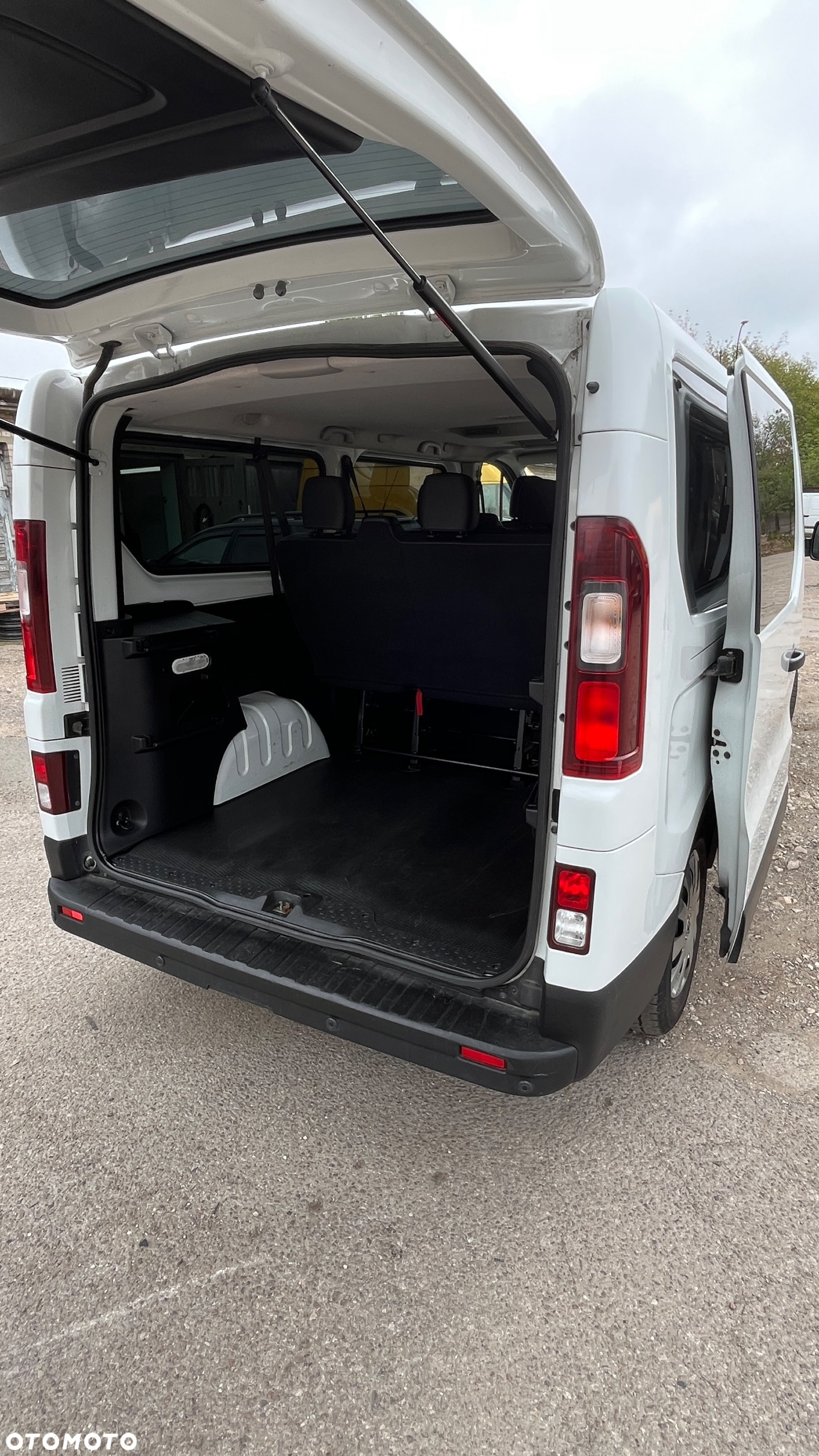 Nissan NV300 - 4