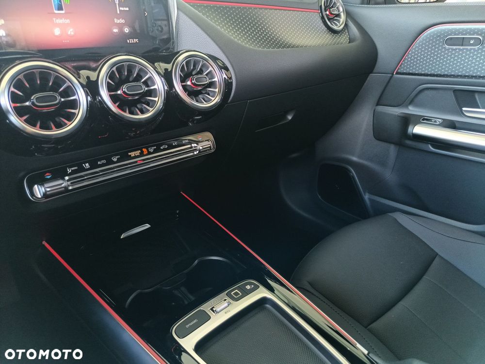 Mercedes-Benz GLA - 32