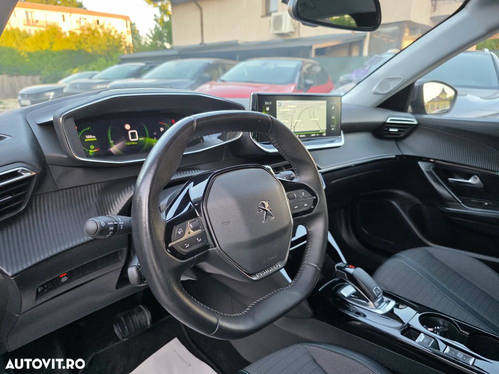 Peugeot 2008 PureTech 130 EAT8 GT - 25