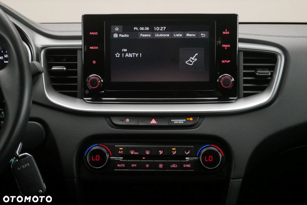 Kia Ceed - 10