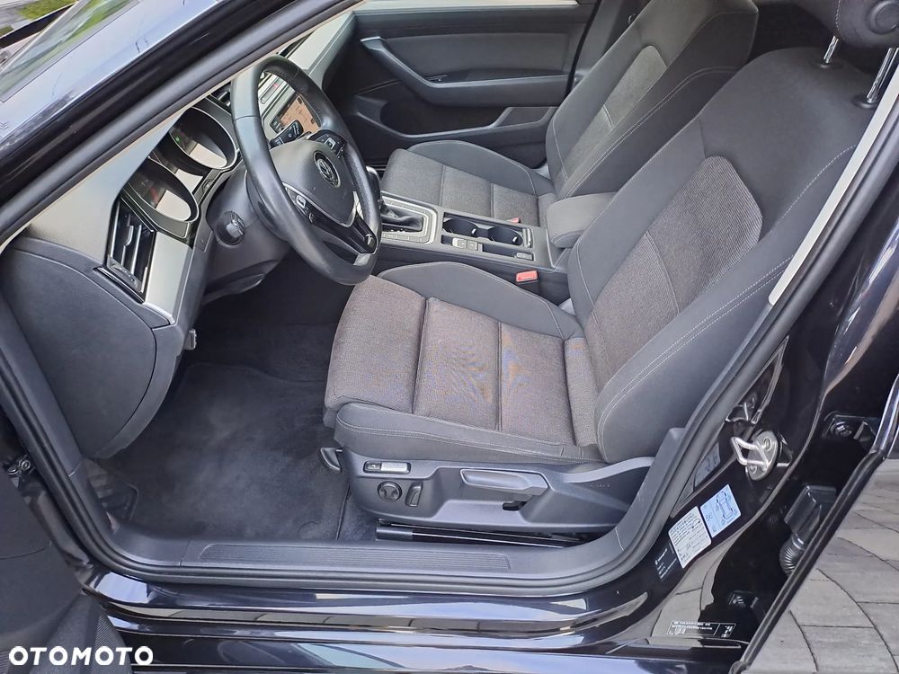 Volkswagen Passat - 10