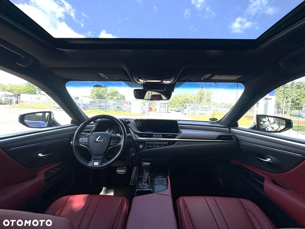Lexus ES 300h F Sport Edition - 24