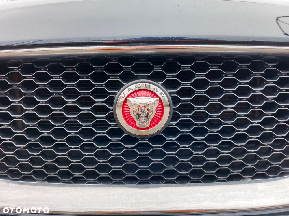 Jaguar XE 2.0 D Prestige - 34