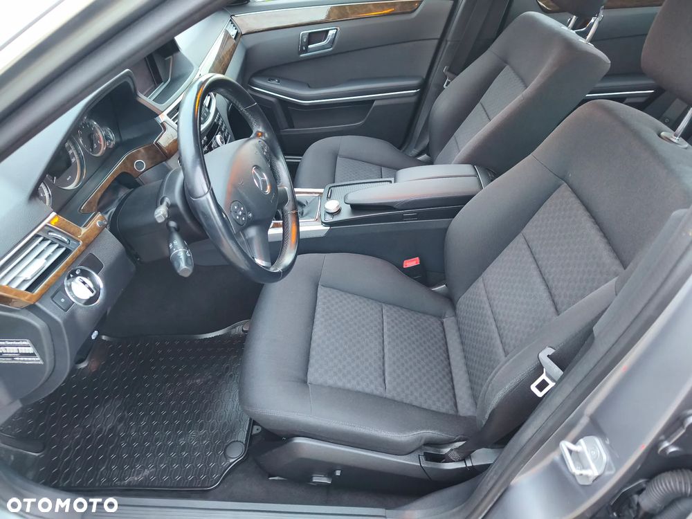 Mercedes-Benz Klasa E 200 CGI BlueEffICIENCY Elegance - 11