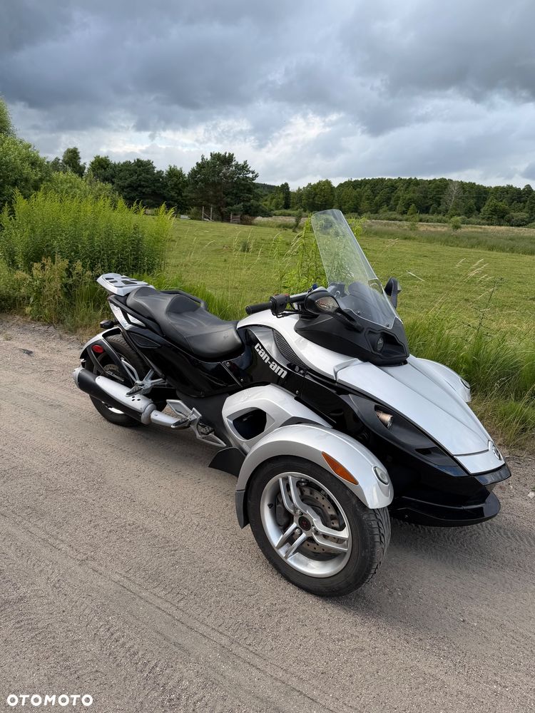 Can-Am Spyder - 13