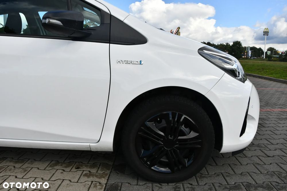 Toyota Yaris Hybrid 100 Active - 25