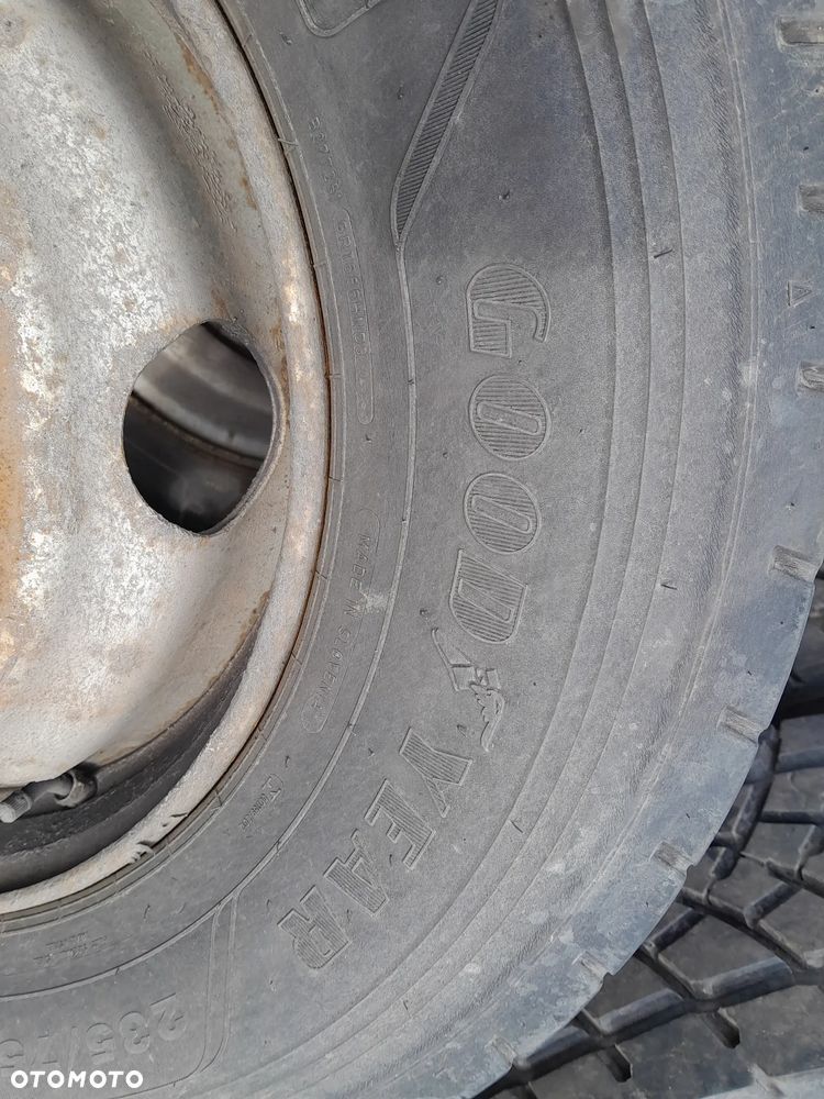KOLO-KOLA 17.5 CALA 235X75X17.5  GOODYEAR - 4