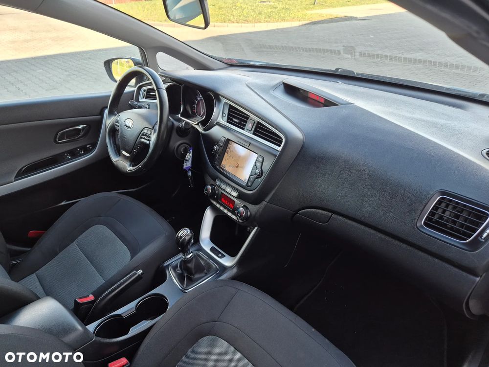 Kia Ceed 1.6 CRDi 136 ISG Dream-Team Edition - 11