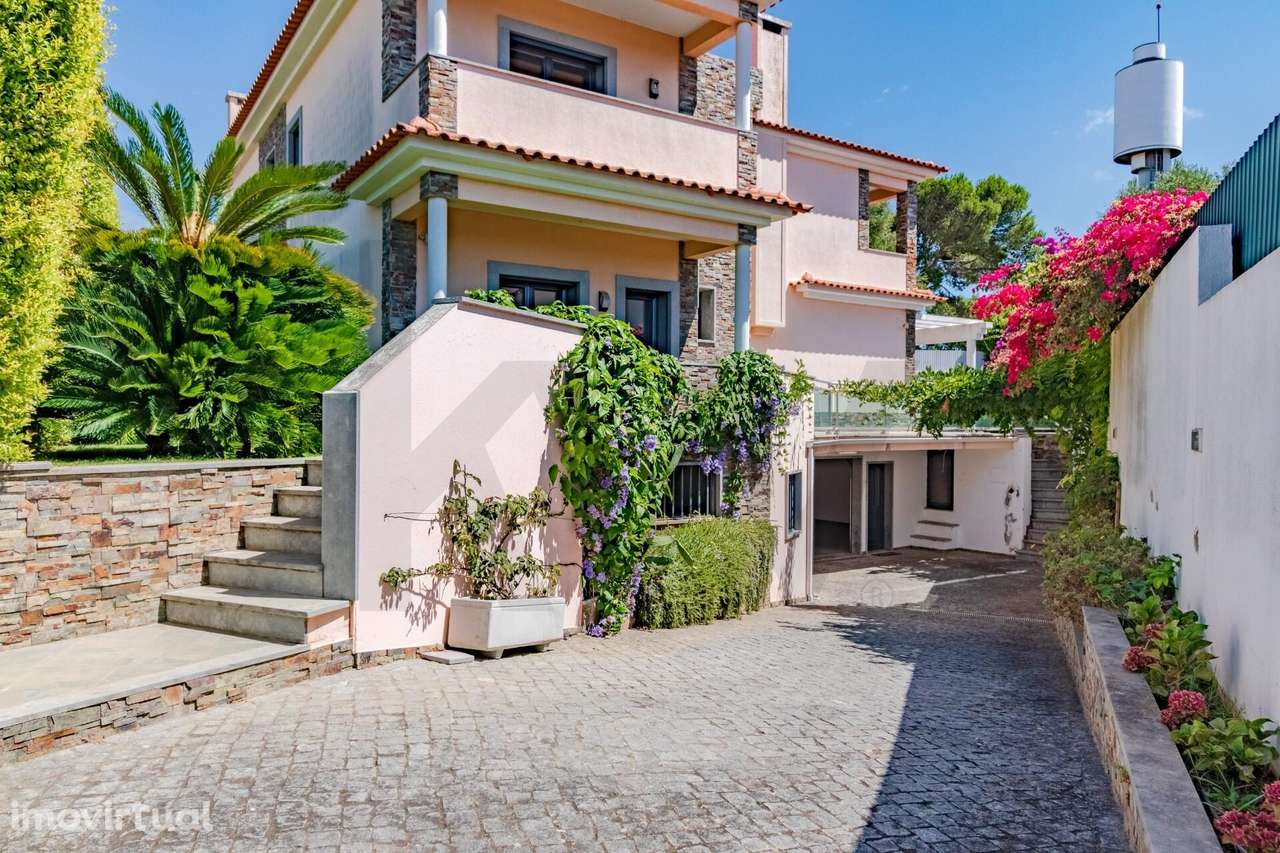 Moradia de sonho T4 com jardim, piscina e privacidade no coração de Ca - Grande imagem: 2/36