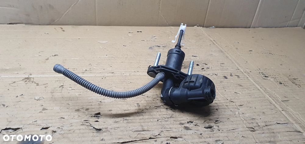 Pompka sprzęgła wysprzęglik Opel Zafira C 55579998 - 2