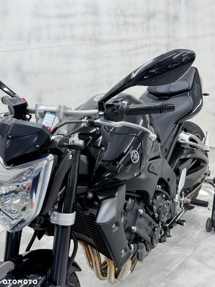 Yamaha FZ - 16