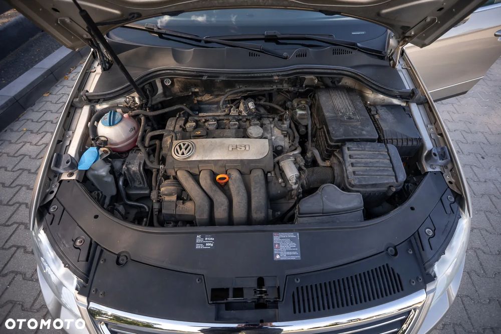 Volkswagen Passat 2.0 FSI Automatik Highline - 32