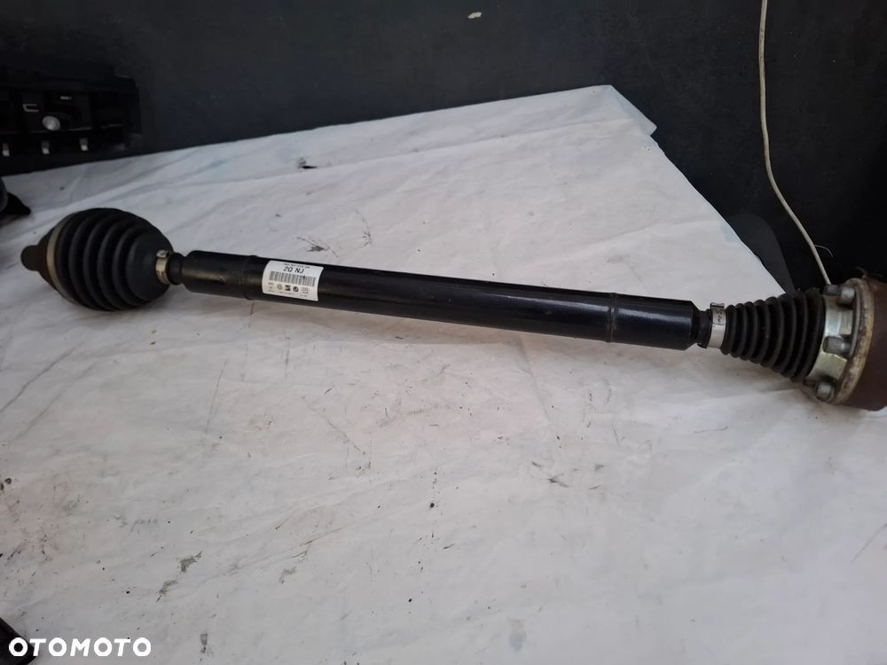 Pòłoś prawa przód Audi Q2 1.6 tdi 1KO407272QN - 1